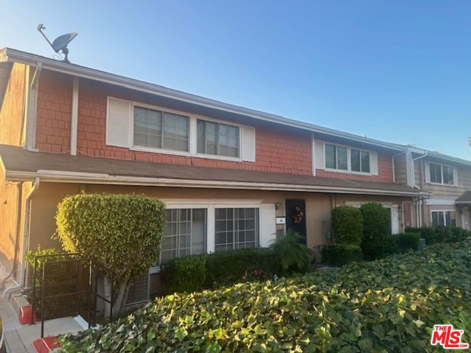 3500 W Manchester Boulevard 433