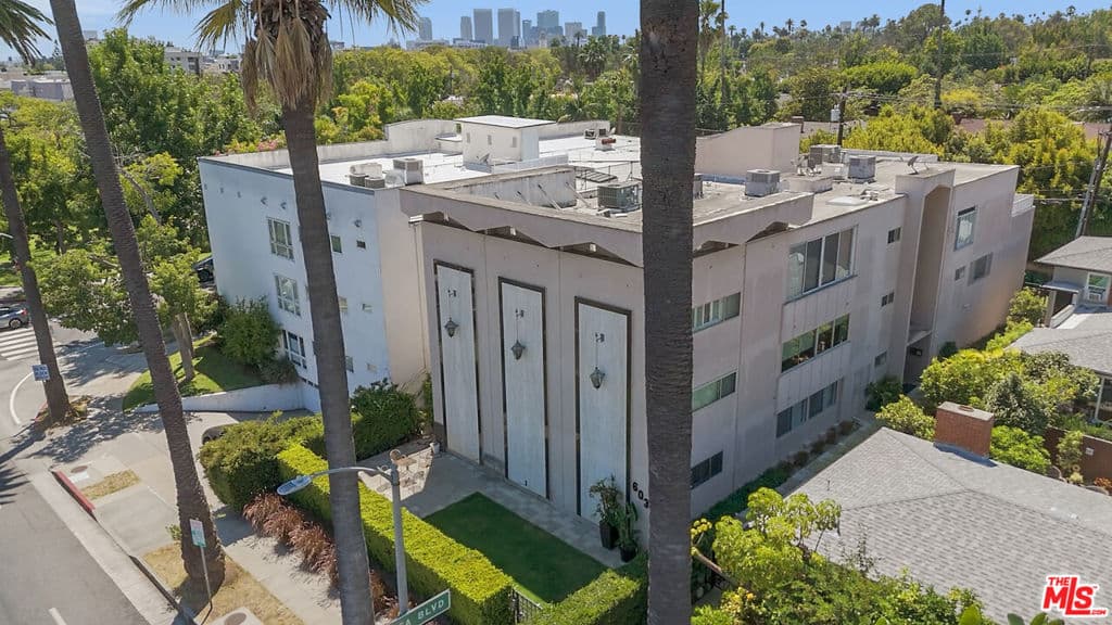 603 N Doheny Drive 2B