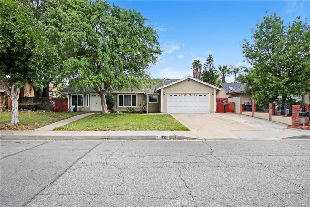 1535 E Hazeltine