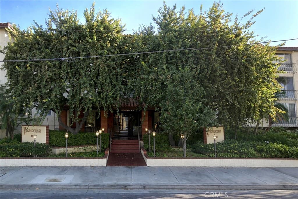 12830 Burbank 307