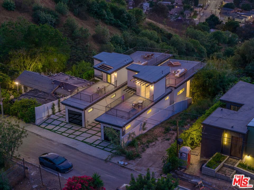 3005 Amethyst Street