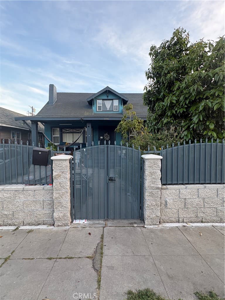 1046 W 49th