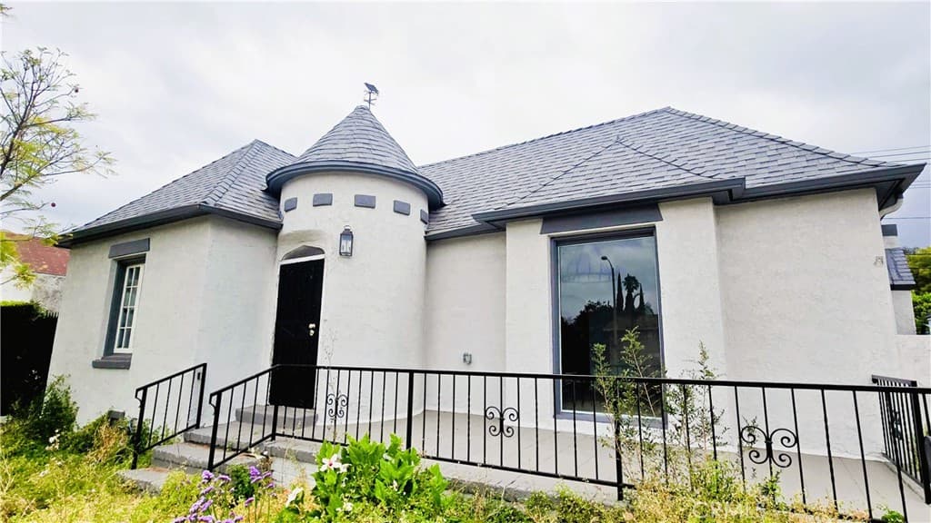 2187 E Villa