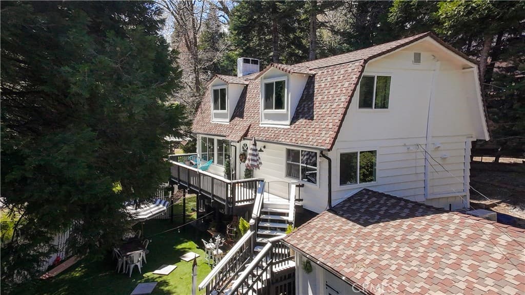 220 Oak Dr.