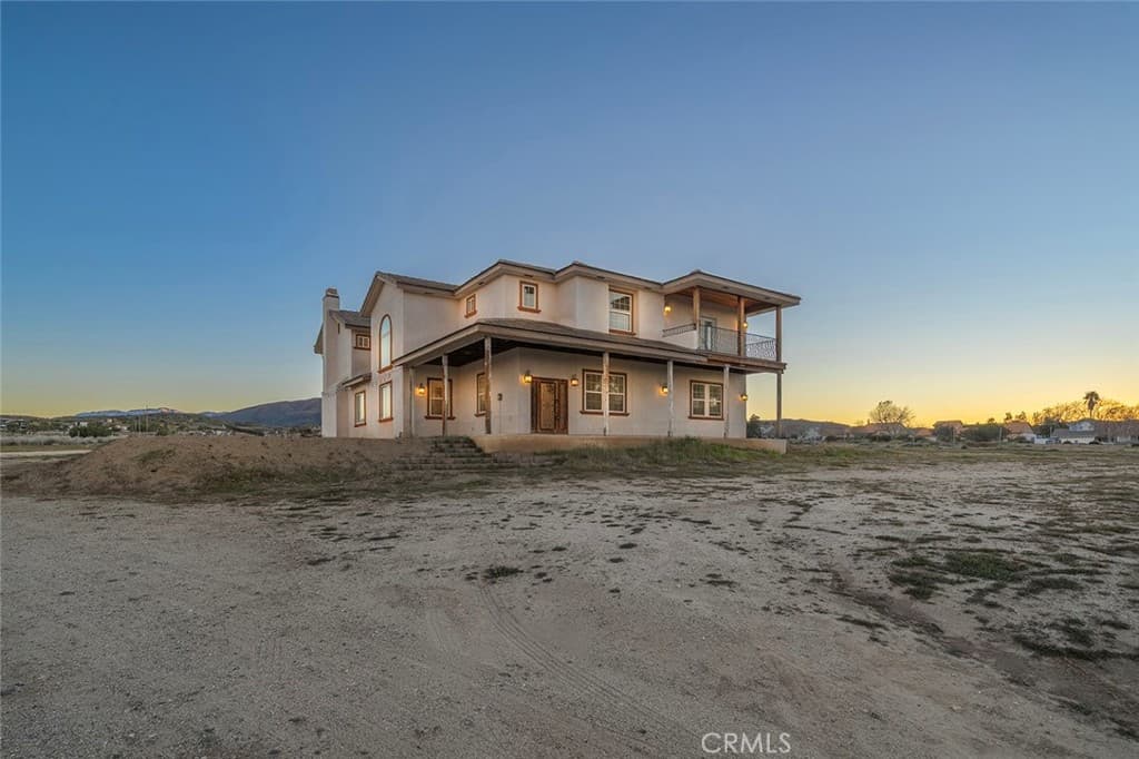 5040 E Avenue T8