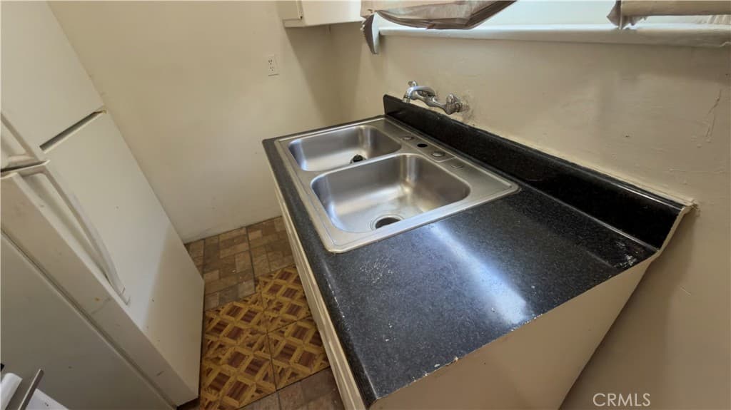 1352 W 60th
