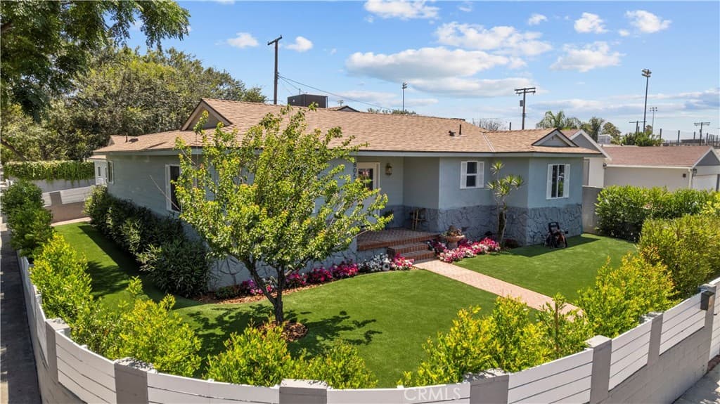 8054 Cedros