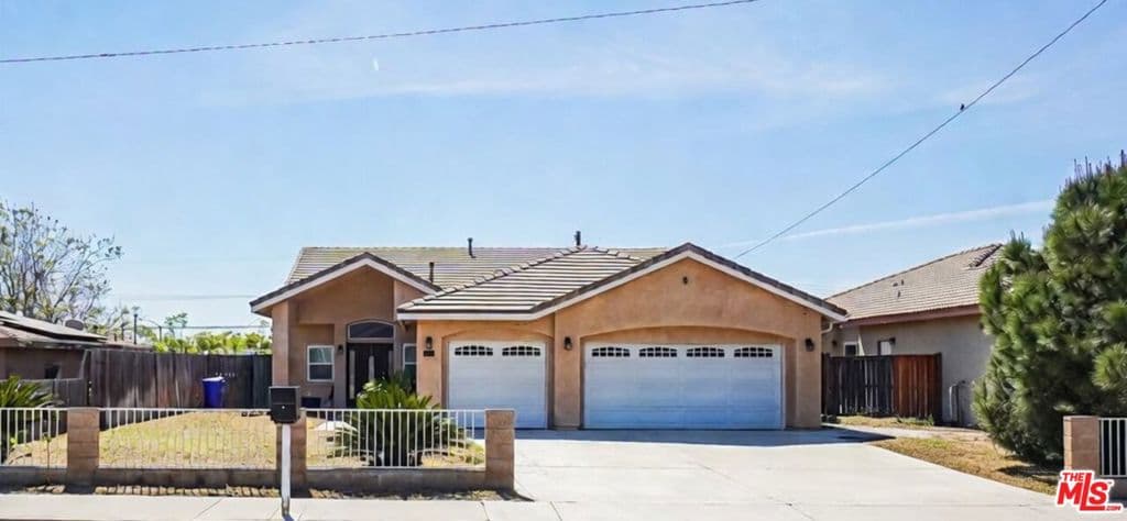 16051 Los Cedros Avenue