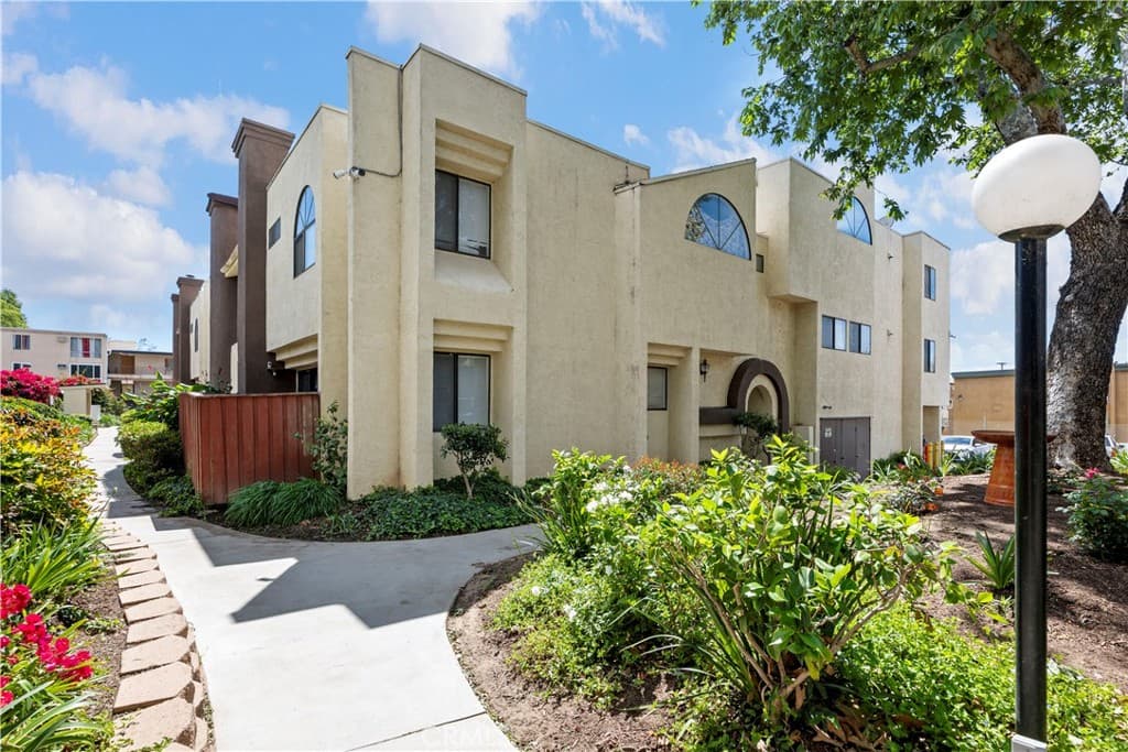 13825 Beaver Street 35
