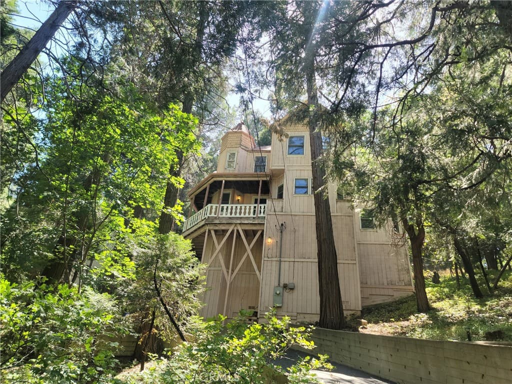 24083 Cresta Drive