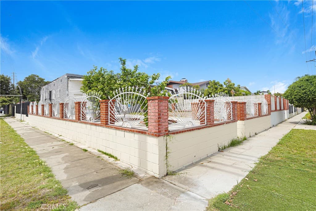 9027 Menlo