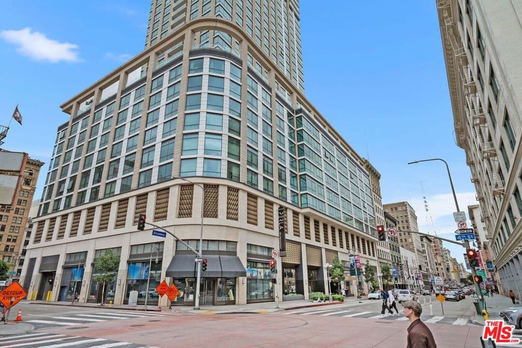400 S Broadway 1021