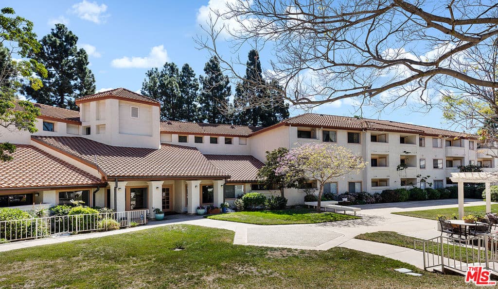 501 Palisades Drive 105
