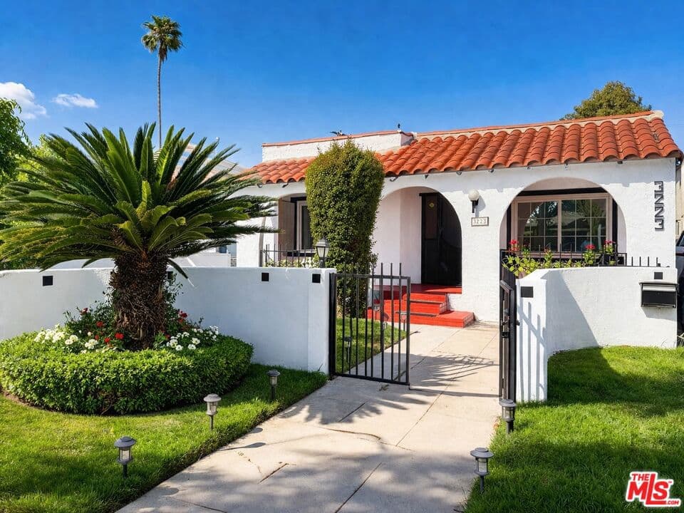 3223 Perlita Avenue
