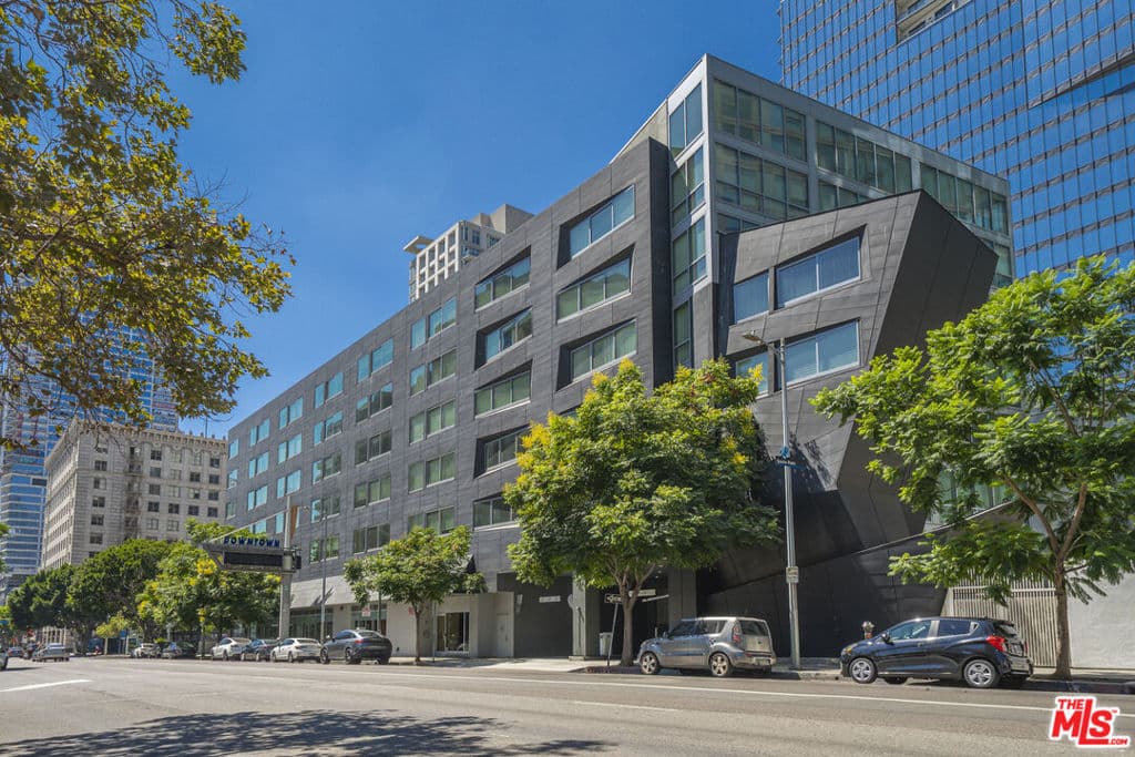 901 S Flower Street 714