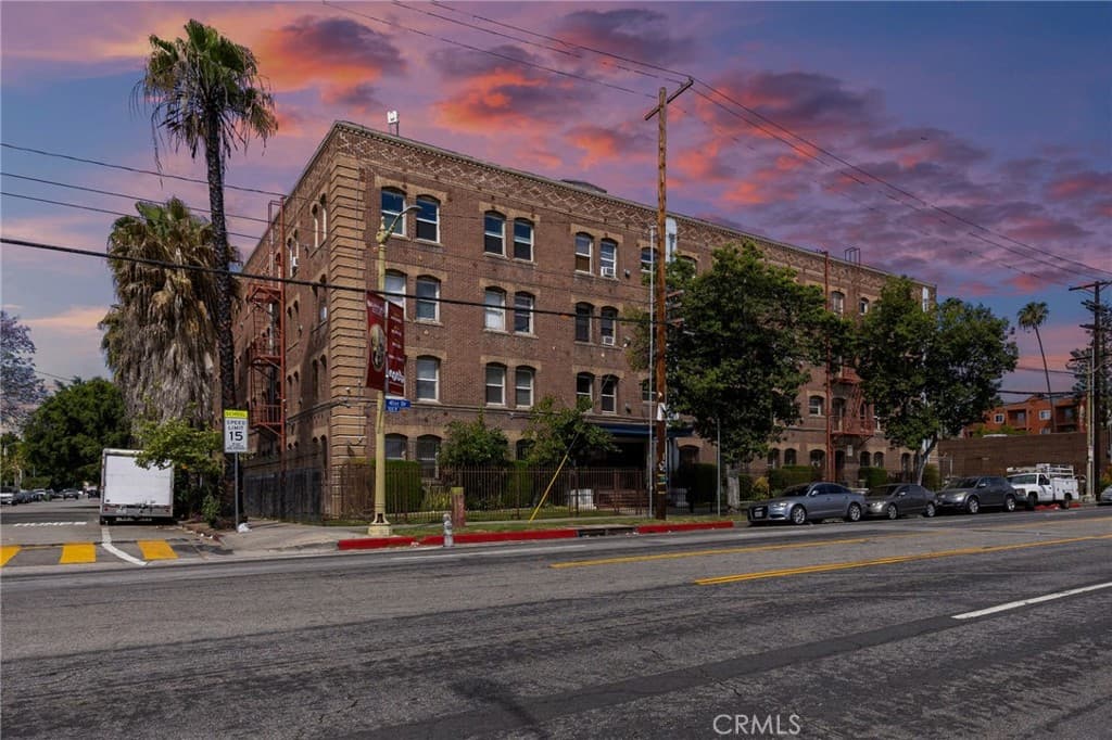 4125 S Figueroa 202