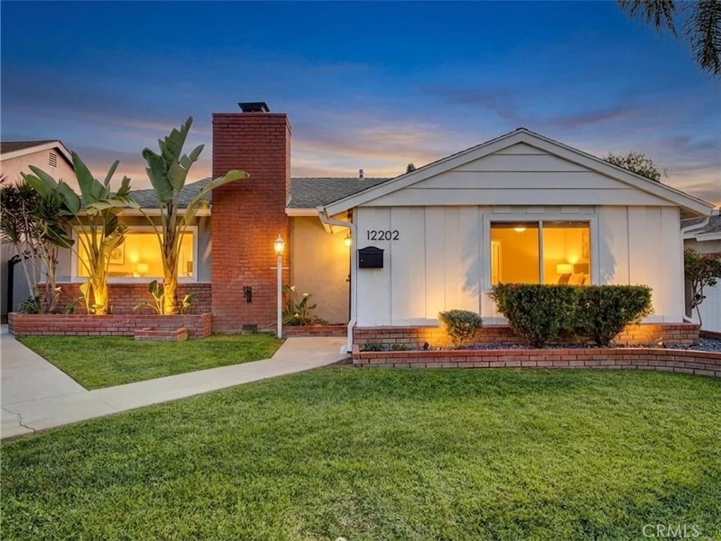 12202 Orange Dr