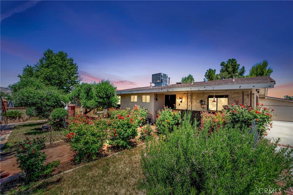 1617 Elizabeth Lake