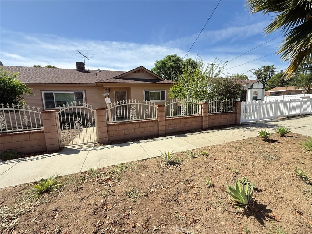 122 E Park