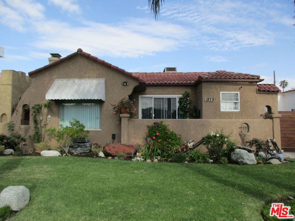 1829 W 84th Place