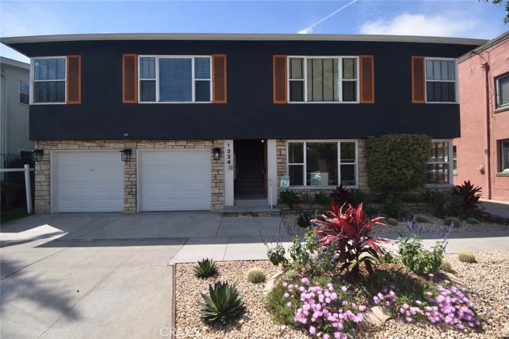 1334 E 1st Street 12