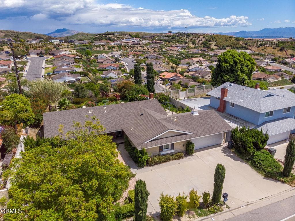 1074 Colina Vista