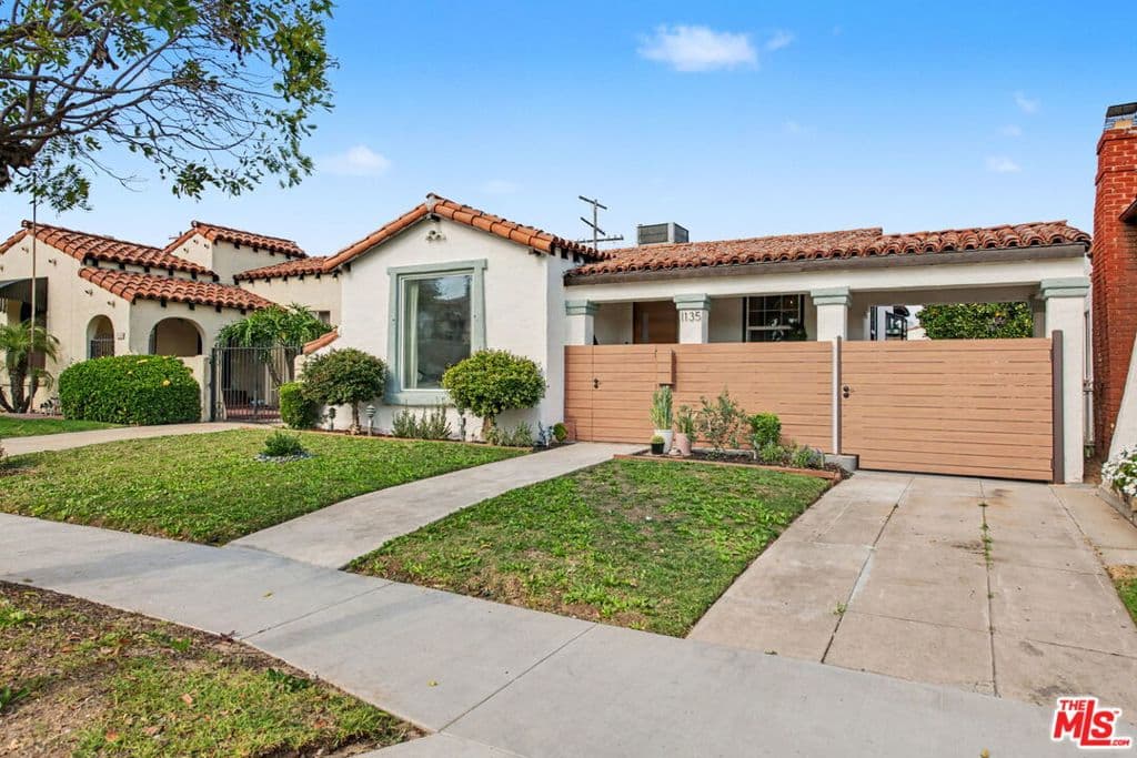 1135 W 81st Place
