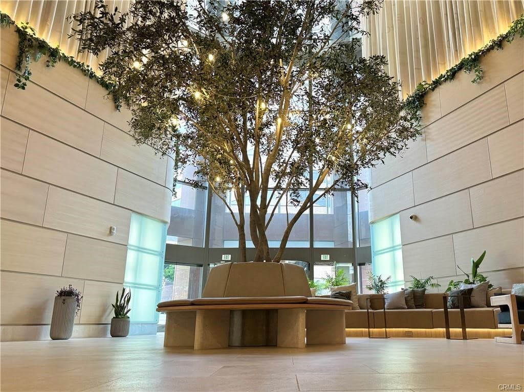 1100 Wilshire 2707