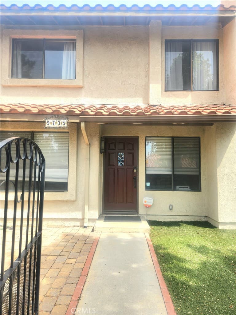 9735 El Paseo