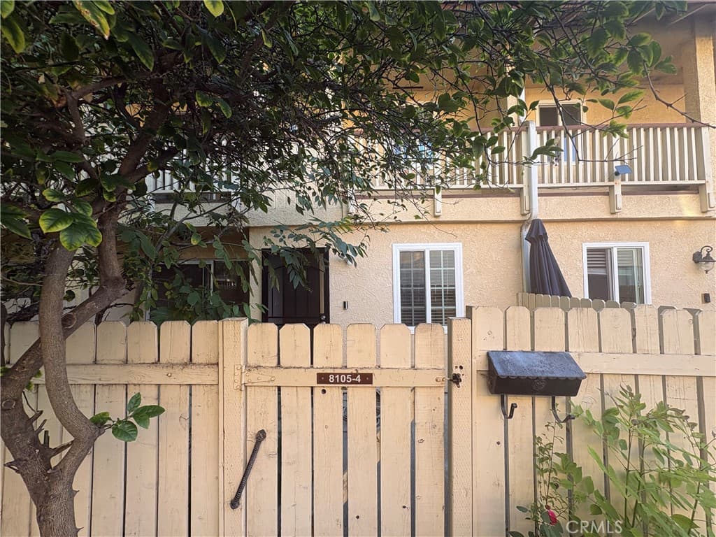 8105 Canby 4