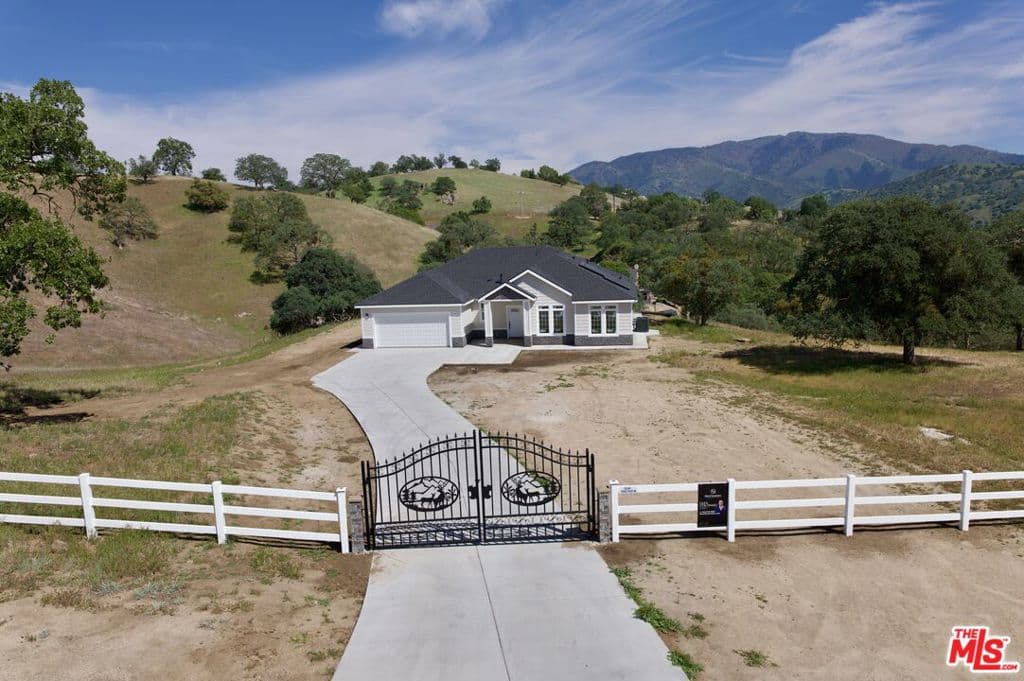 30460 Horsethief Drive
