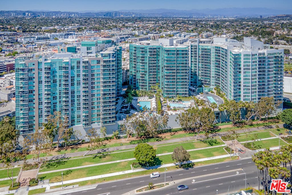 13700 Marina Pointe Drive 1018