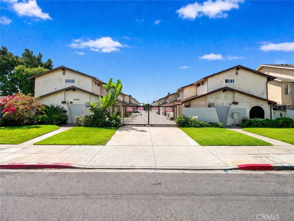 4404 Clara St.