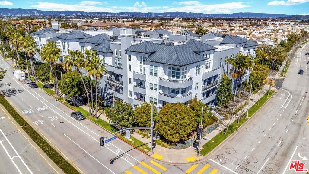 7100 Playa Vista Drive 123