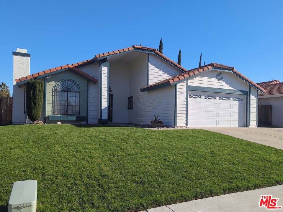 37058 Waterman Avenue