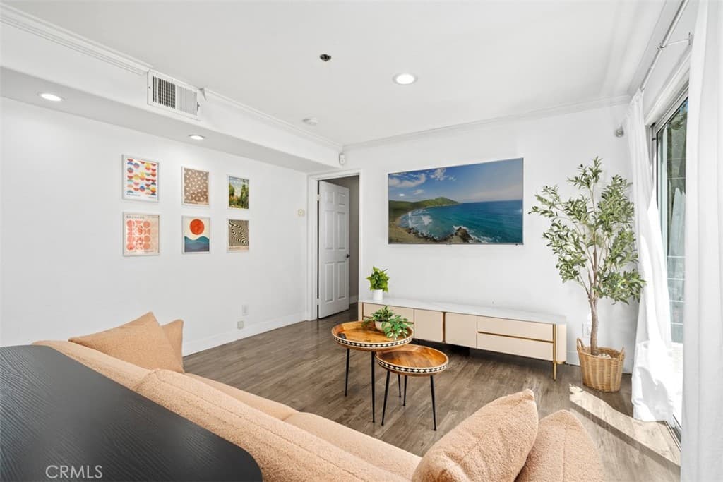 116 S Croft 102