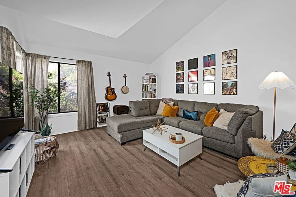 620 W Hyde Park Boulevard 117