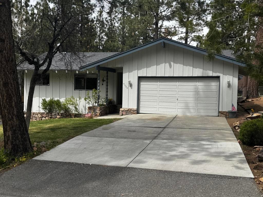 41726 Comstock Lane