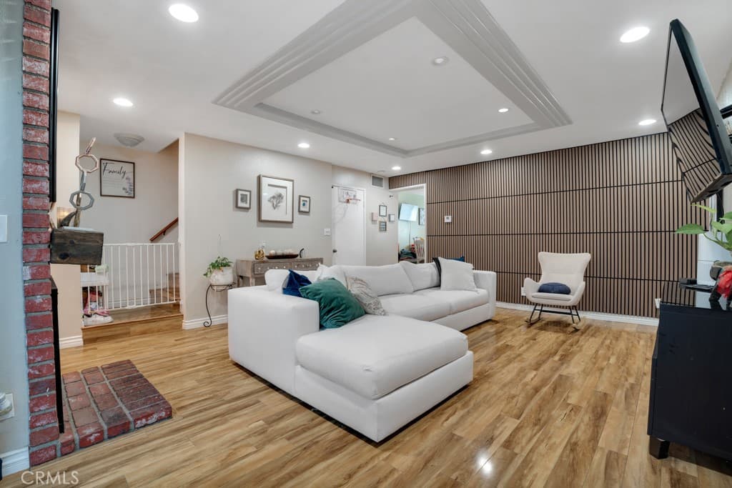 19540 Sherman Way 604