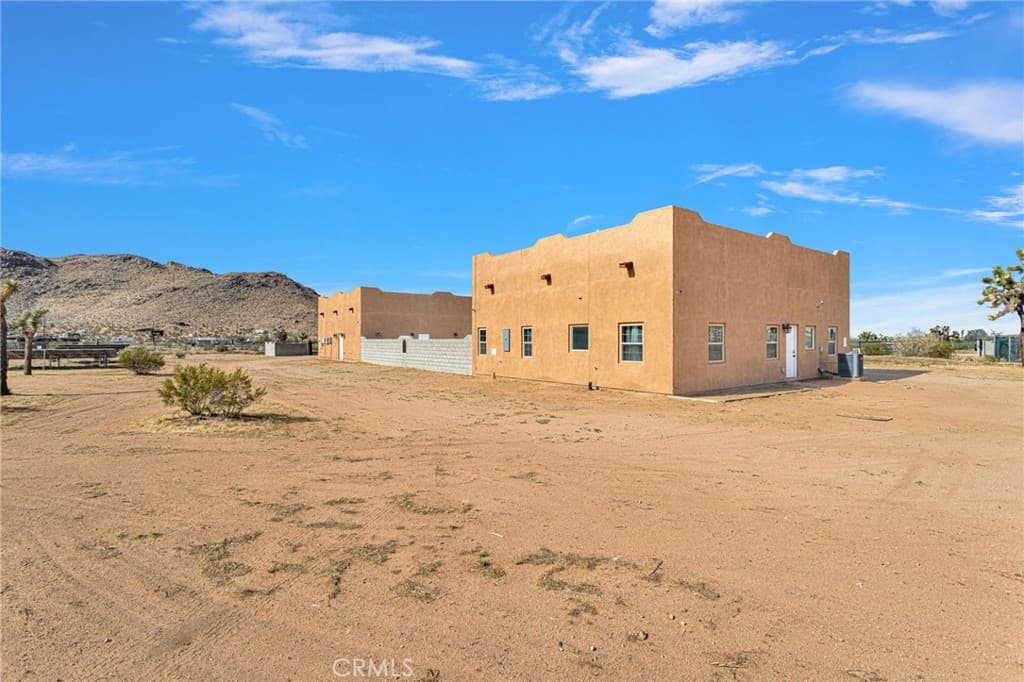 15835 Sloan