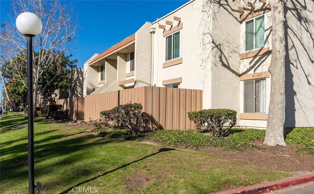 211 W Channel Islands