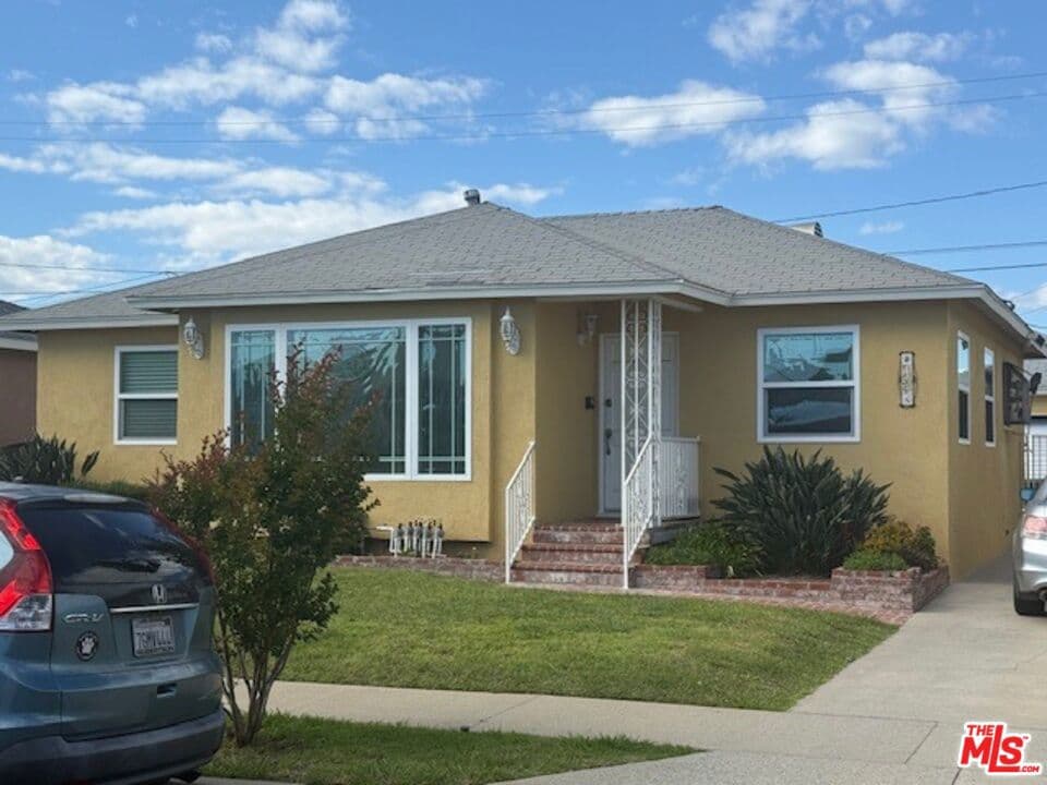 1305 W Piru Street