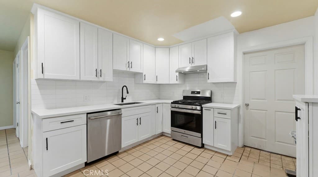 1009 E Granada Court