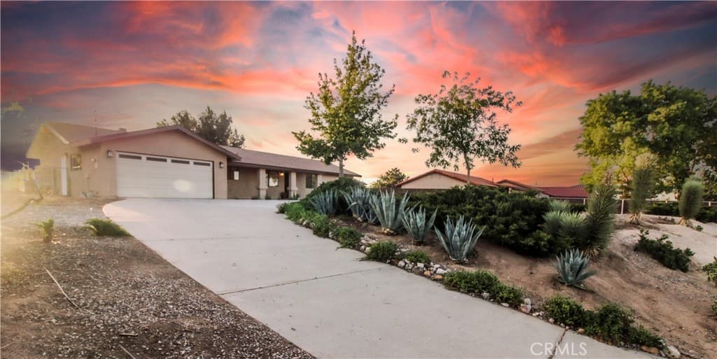 6736 Summit Valley