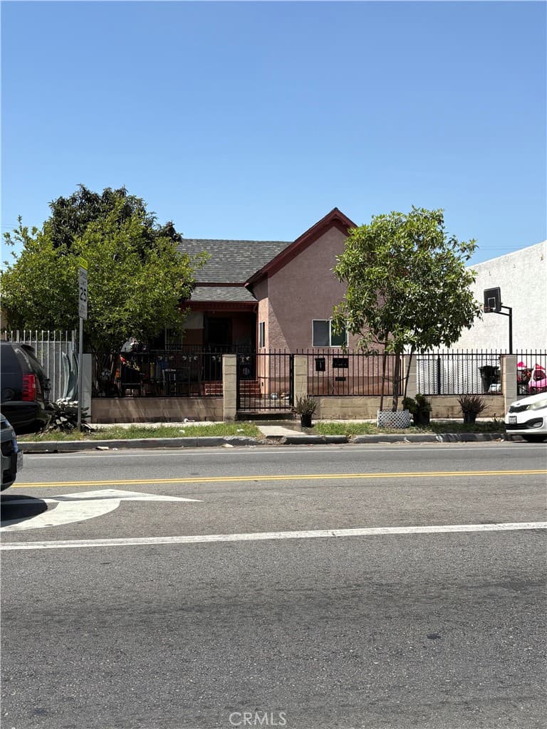 7607 S San Pedro