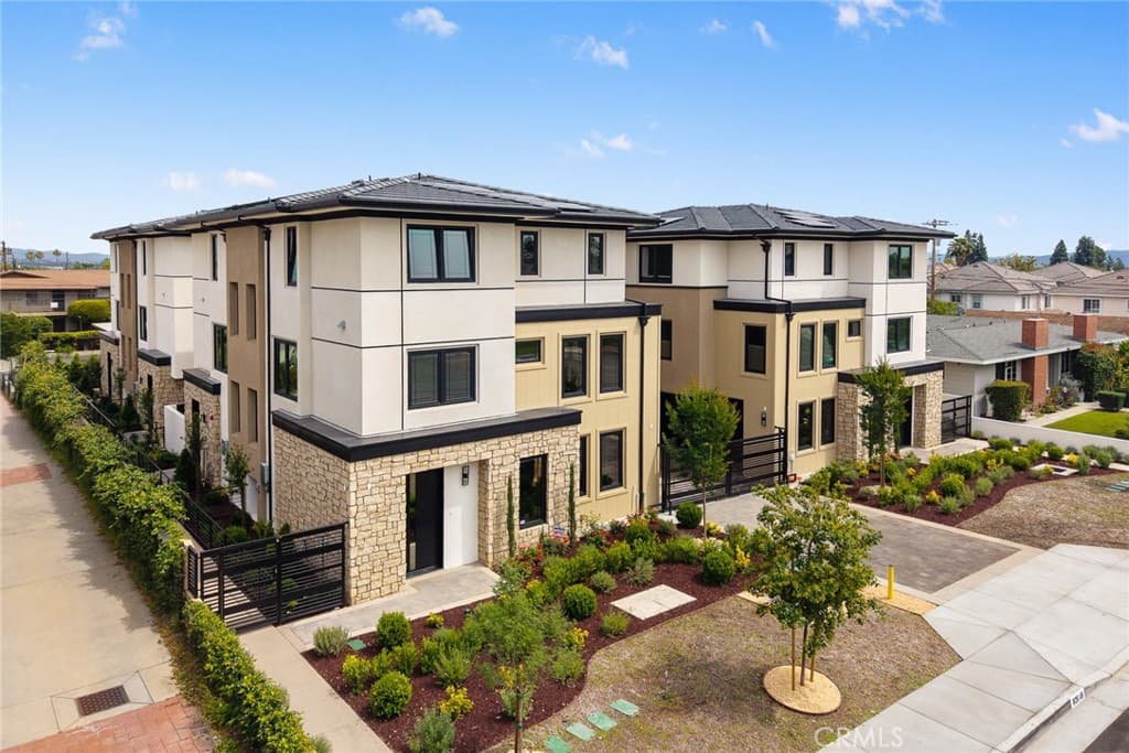 828 Sunset Boulevard B