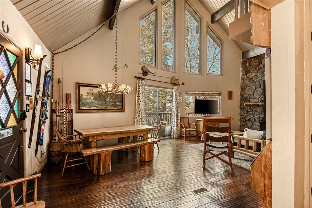1256 Grass Valley