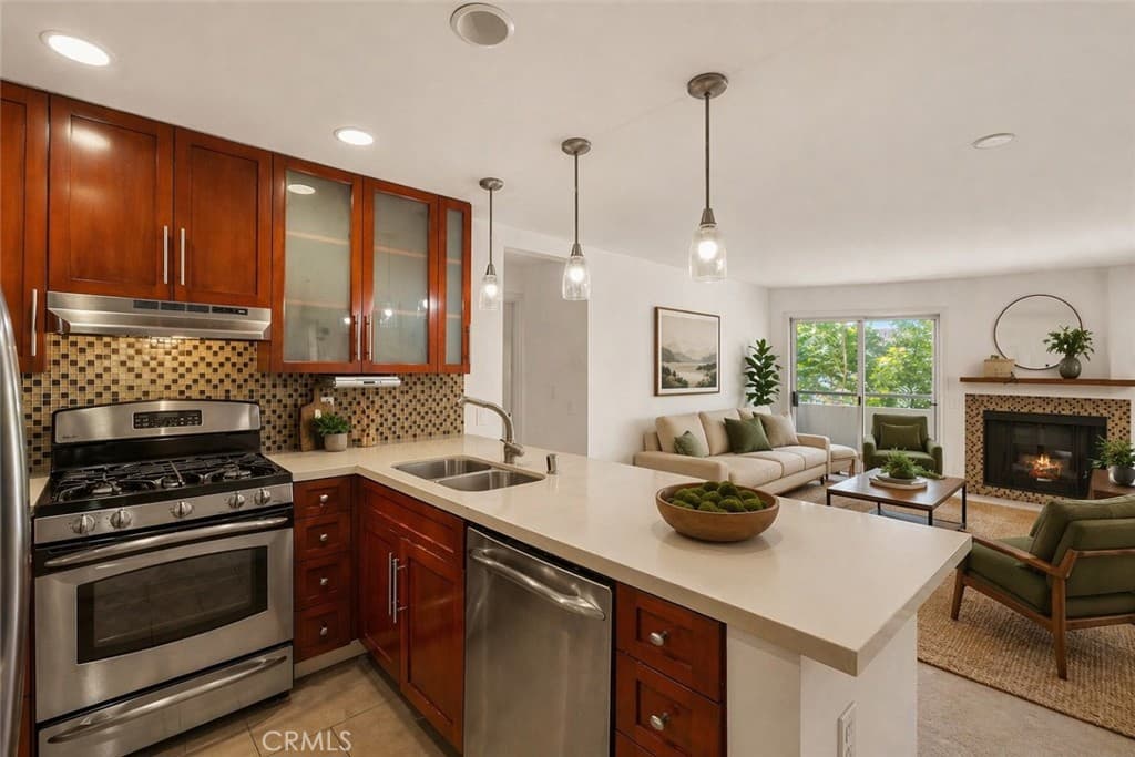 4702 Fulton Avenue 202