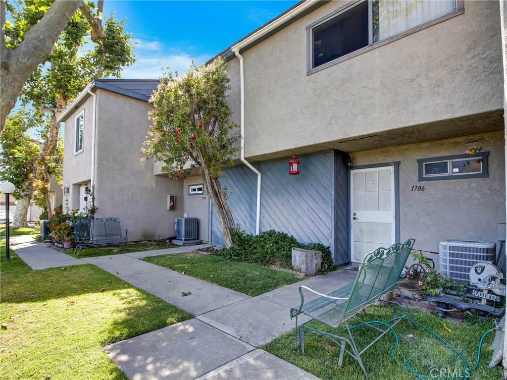 1706 Puente Avenue