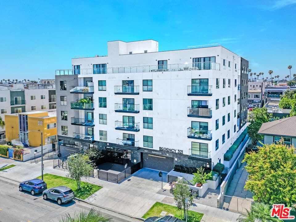 321 S Oxford Avenue 203